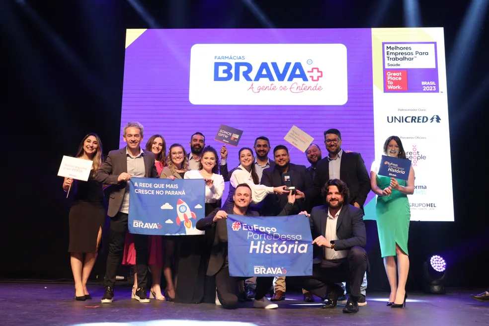 Equipes de loja e de atendimento da rede durante o projeto de Gestão da Meta.