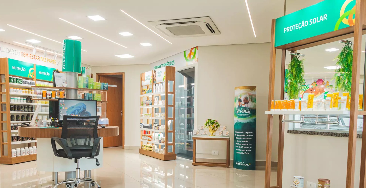 O salão da loja, com as áreas de nutrição, dermocosméticos e proteção solar.