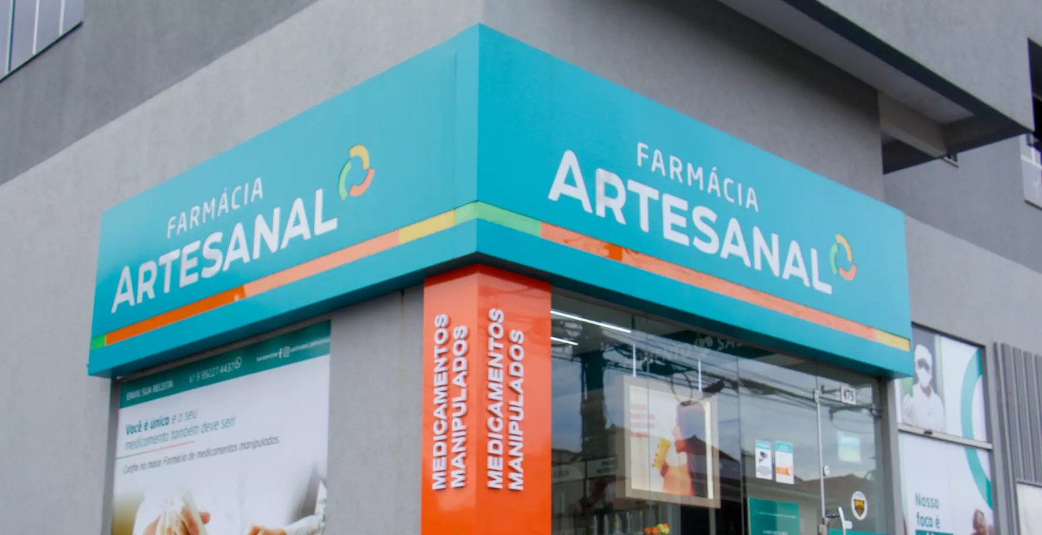 Fachada de uma das lojas da Farmácia Artesanal.